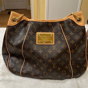 Louis Vuitton Monogram canvas
